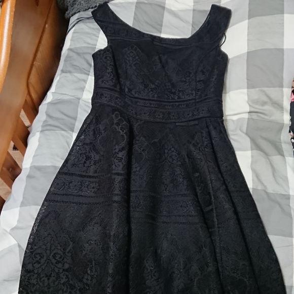 Dress - Picture 1 of 2